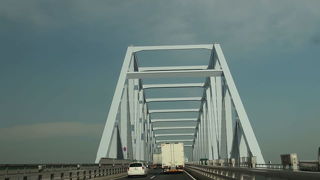 とうきょう　繁華街をよそ目に渡る　東京湾ゲートブリッジ　2015冬