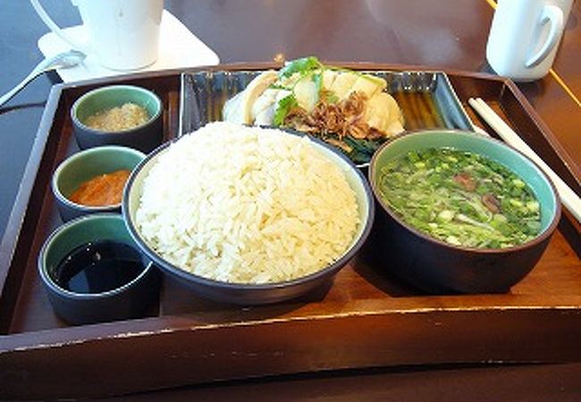 Mホテル内のレストラン。シンガポール料理が美味しい