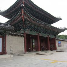 昌慶宮の正門です