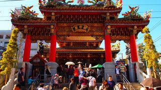 関羽を祀った廟。ド迫力の色彩！