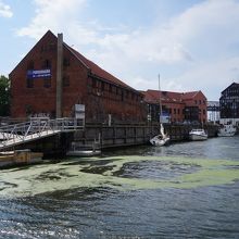 レンガ造りの建物群