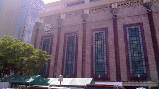 食材充実、スーパーマーケットでメロンジュースも美味しい