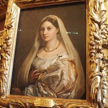 ラファエロ『ヴェールを被る婦人の肖像』