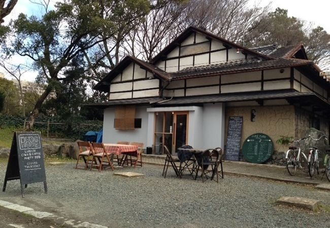 鶴舞公園内にひっそり佇むカフェ