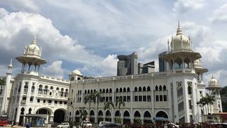 美しすぎる外観の駅舎