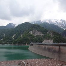 ダムから見える立山連峰