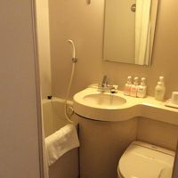 洗面台の下のカバーが外れているようでした