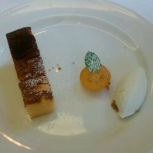 リコッタチーズケーキとアーモンドのアイス