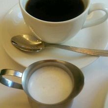 コーヒーとたっぷりフレッシュミルク
