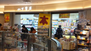 飛行機好きの心を捉える本棚