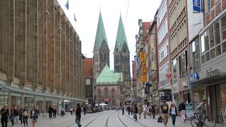 シンプルな内装