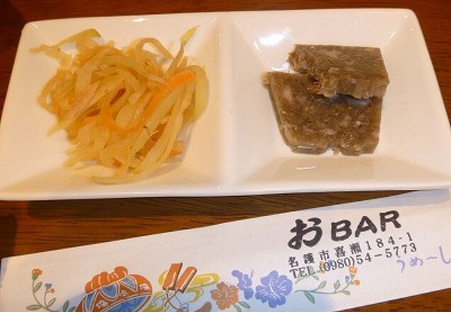 沖縄県から認定を受けた地元の素材にこだわる沖縄の家庭料理とあぐー豚料理