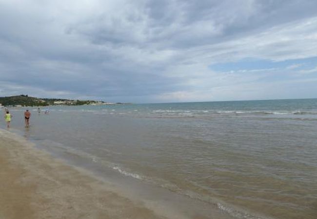 ビエステ北側の長大なビーチはPalace Hotel Viesteのプライベートビーチがあります♪