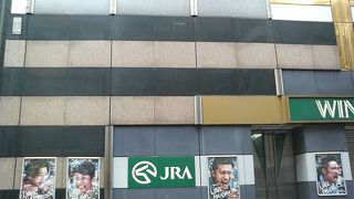 建物はちょっと銀座らしい雰囲気のウインズ