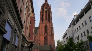 街中に響き渡る鐘の音