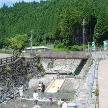 ここで川遊びができます