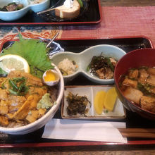 生ウニ丼