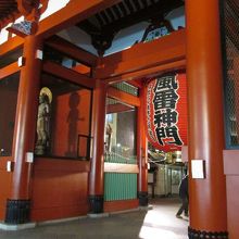 夜、朱色が映えてます