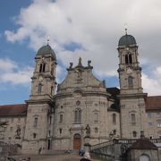 スイス一の巡礼地　毎夕4時半から　聖歌隊のグレゴリオ賛歌合唱によるお祈りがあります