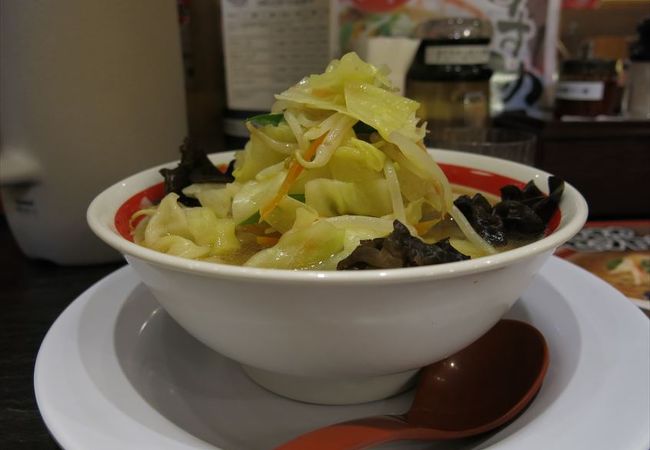 野菜がたっぷりと入っていて、野菜不足の時には、おすすめのラーメンです。特に、キャベツときくらげを美味しく食べる事ができます。ボリューム感有ります