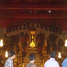 ヒスイの仏像です。