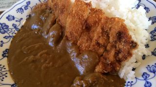 ランチにカツカレーをいただきました