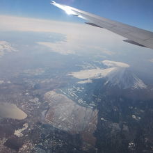 東京→福岡  珍しい富士山にかかる傘雲