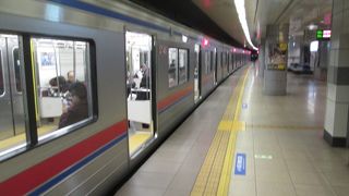 成田空港発の特急電車を利用