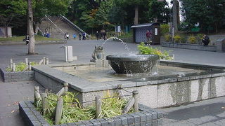 上野公園の入口にあります
