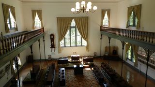 昔の県議会の様子が偲ばれます