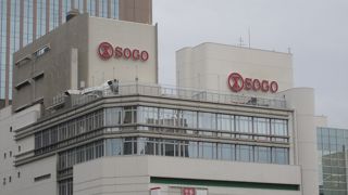 立地のいいデパート