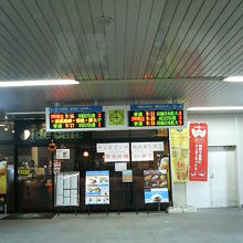 京成線、北総線ホーム側の改札内です。