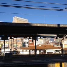 東淀川の駅からホテルを見る。