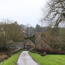 地図2地点Cの下の楕円　素朴な石造りの集落