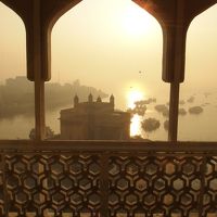 ホテルから見たインド門です。