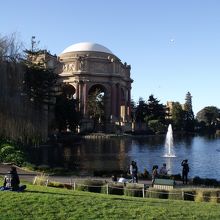 入り口付近にあるPalace of Fine Arts