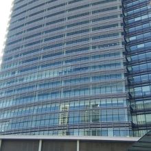 威風堂々。ゴーン社長も執務される建物。