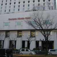 ホテル正面入口付近の概観