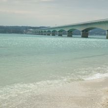 古宇利島サイドから見た大橋