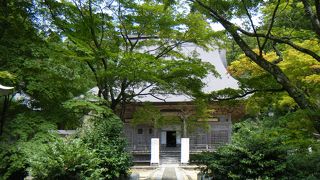 良寛の五合庵が在る