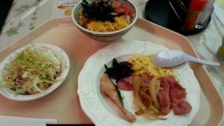 朝食バイキングで鶏飯