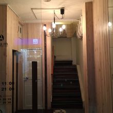 ここから入って