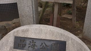 街道松が立っています