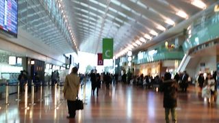 ANA中心のターミナル