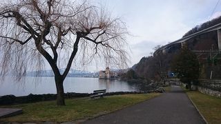 スイス・レマン湖の遊歩道・シヨン城【スイス情報.com】