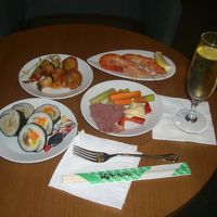 ハッピータイムのカナッペとカクテル(ラウンジにて）