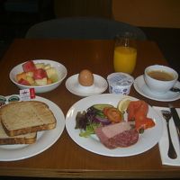 私の朝食(ラウンジにて）