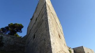 ビエステのお城は現在でもイタリア軍の基地に使用されています♪