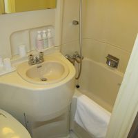 こちらも狭いユニットバス