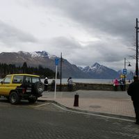 ホテルの目の前のワカティプ湖